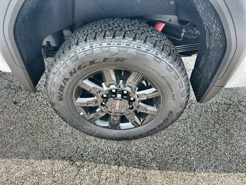 New 2026 GMC Sierra 2500 AT4 w/ AT4 Premium Plus Package AWD/4WD image 12