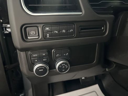 Used 2022 GMC Yukon XL SLE w/ Gmc Pro Safety Plus Package AWD/4WD image 13