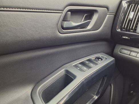 Used 2024 Nissan Pathfinder SV image 20