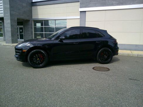 Used 2018 Porsche Macan Turbo image 25