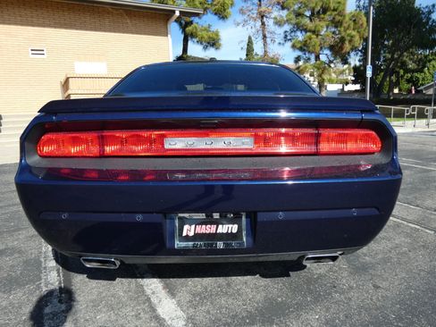 Used 2014 Dodge Challenger R/T image 9