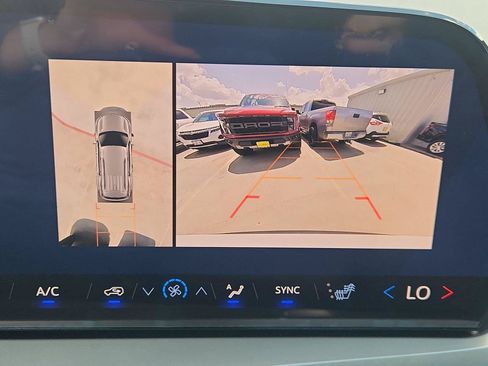 Used 2024 Chevrolet Traverse LT w/ Enhanced Driving Package FWD image 15