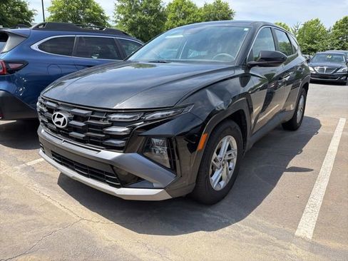 Used 2025 Hyundai Tucson SE FWD image 3