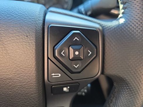 Used 2022 Toyota Tacoma TRD Off-Road w/ TRD Premium Off Road Package AWD/4WD image 20