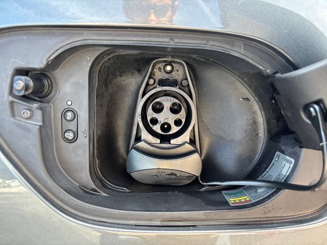 Used 2018 Volkswagen e-Golf SEL Premium w/ Driver Assistance Package FWD image 25