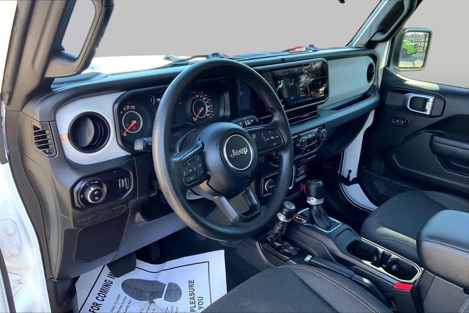 Used 2025 Jeep Gladiator Sport AWD/4WD image 16