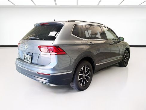Used 2021 Volkswagen Tiguan SE FWD image 4