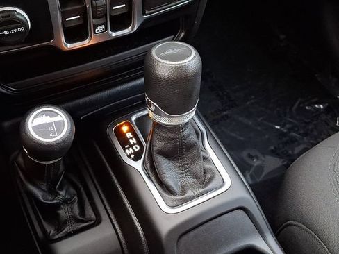 Used 2022 Jeep Gladiator Sport AWD/4WD image 16