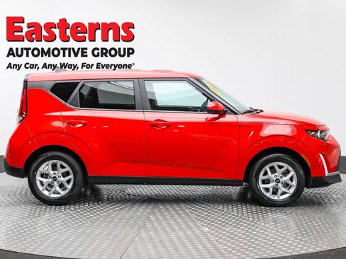 Used 2025 Kia Soul LX w/ LX Technology Package image 4