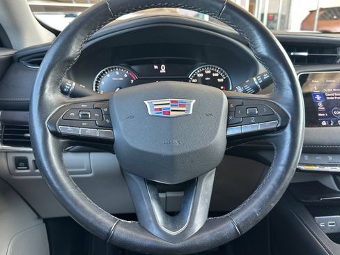 Used 2022 Cadillac XT4 Luxury w/ Cold Weather Package FWD image 30