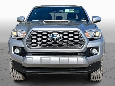 Used 2020 Toyota Tacoma TRD Sport w/ Technology Package image 4