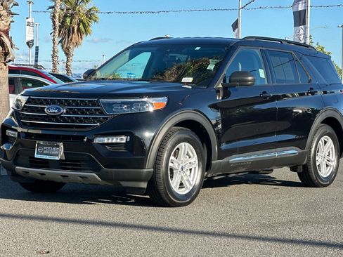 Used 2024 Ford Explorer XLT w/ Equipment Group 202A image 8