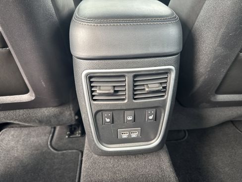 Used 2022 Chrysler 300 Touring L w/ Popular Equipment Group image 11