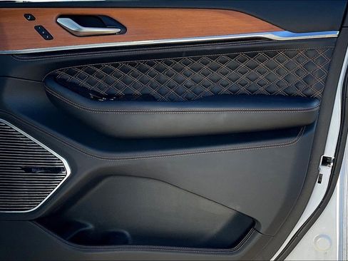 Used 2023 Jeep Grand Cherokee Summit image 30