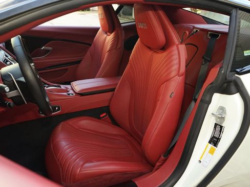 Used 2017 Aston Martin DB11 V12 RWD image 10