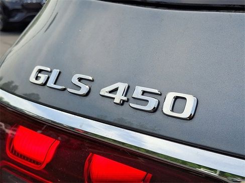 Used 2025 Mercedes-Benz GLS 450 4MATIC image 27