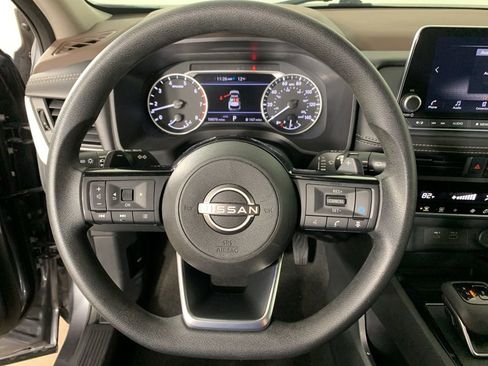 Used 2023 Nissan Rogue SV image 21