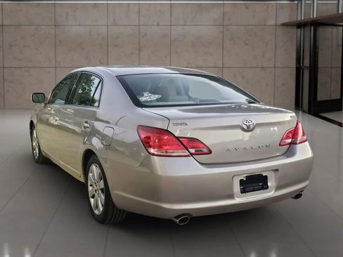 Used 2005 Toyota Avalon XL image 3