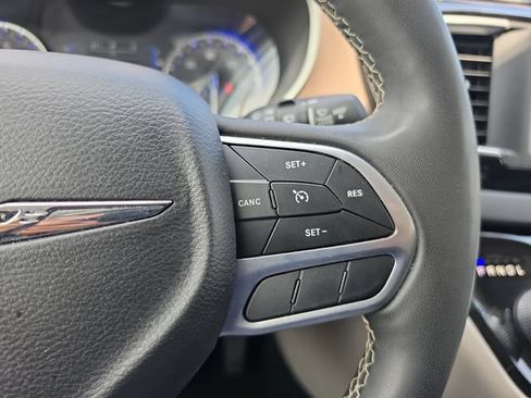 Used 2022 Chrysler Voyager LX FWD image 21