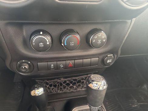 Used 2014 Jeep Wrangler Unlimited Sport w/ Quick Order Package 24S AWD/4WD image 19