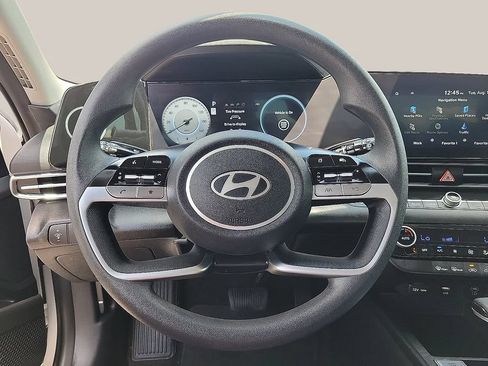 Used 2024 Hyundai Elantra SEL FWD image 19