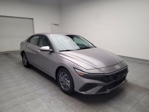 Used 2024 Hyundai Elantra Blue FWD image 13
