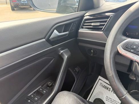 Used 2022 Volkswagen Jetta SE w/ Panoramic Sunroof Package FWD image 34