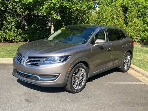 Used 2018 Lincoln MKX Reserve w/ Lincoln MKX Climate Package FWD image 3