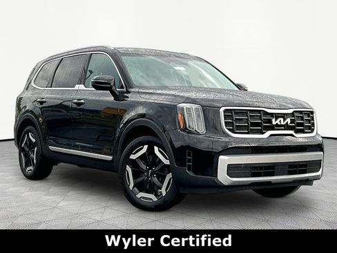 Used 2023 Kia Telluride S w/ S Sunroof Package FWD image 3