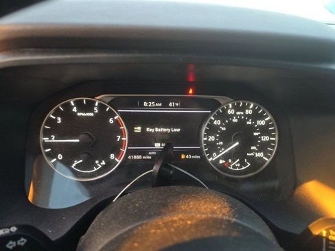 Used 2023 Nissan Rogue SV w/ SV Premium B Package image 4