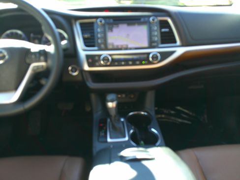 Used 2019 Toyota Highlander Limited image 33