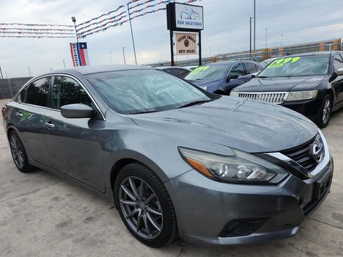 Used 2018 Nissan Altima 2.5 SR FWD image 2