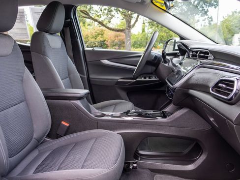 Used 2023 Chevrolet Bolt EUV LT FWD image 12