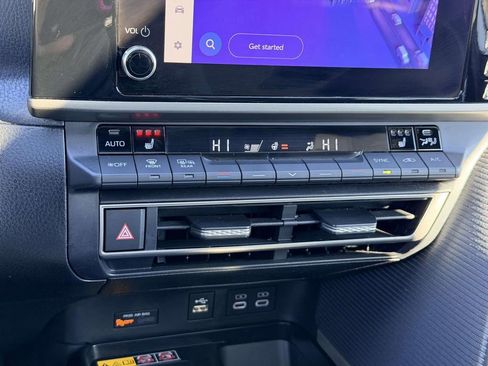 Certified 2025 Toyota Camry SE image 5