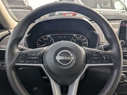 Used 2025 Nissan Altima 2.5 SV FWD image 20