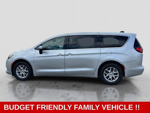 Used 2023 Chrysler Voyager LX FWD image 4