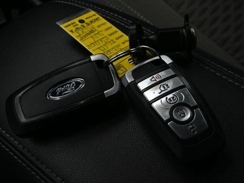 Used 2022 Ford Escape SE w/ SE Sport Appearance Package image 22