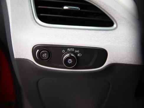 Used 2020 Chevrolet Bolt Premier FWD image 18