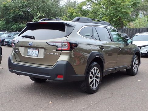Used 2024 Subaru Outback Premium AWD/4WD image 4