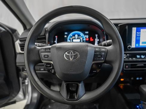 Used 2025 Toyota Camry LE image 29