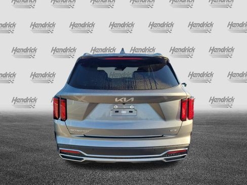 Used 2024 Kia Sorento EX FWD image 9