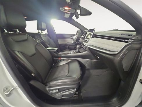 Used 2024 Jeep Compass Latitude image 15