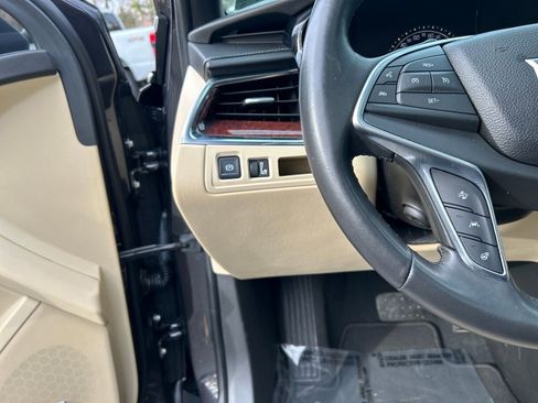 Used 2017 Cadillac XT5 Luxury w/ Driver Awareness Package image 22