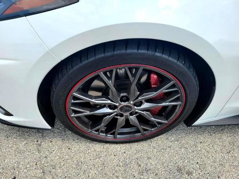 Used 2023 Chevrolet Corvette Stingray Premium Conv w/ Z51 Performance Package image 23