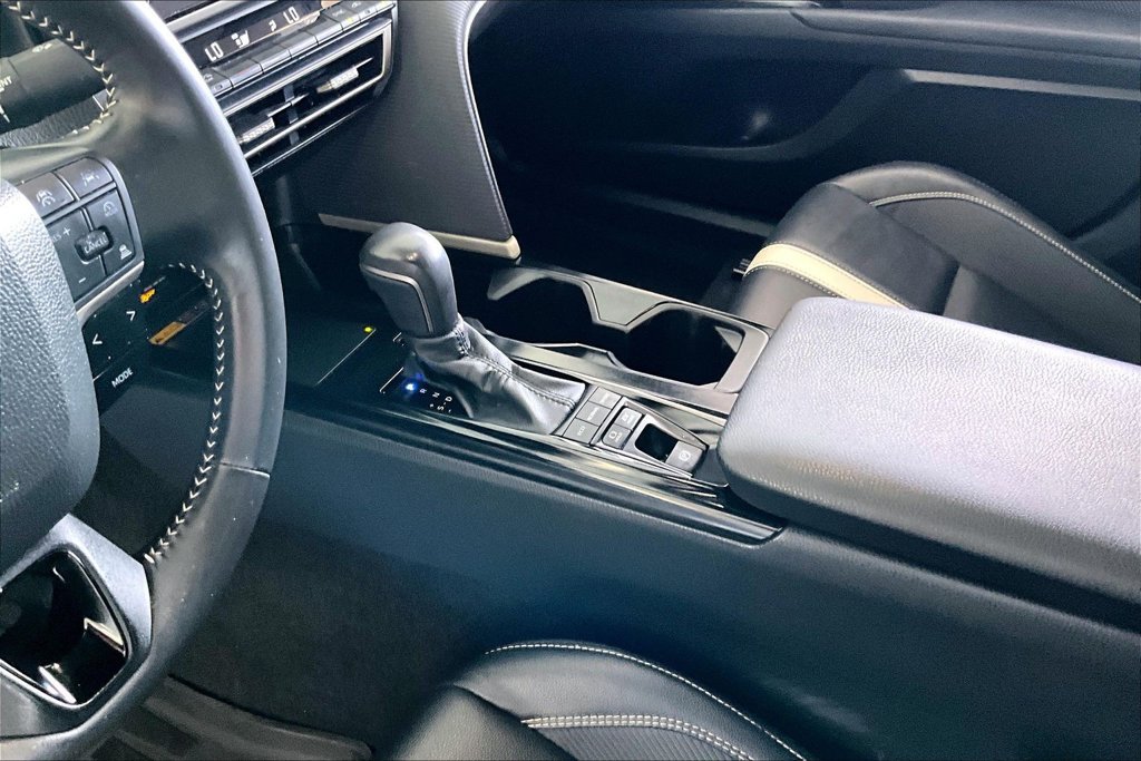 Used 2025 Toyota Camry SE FWD image 18