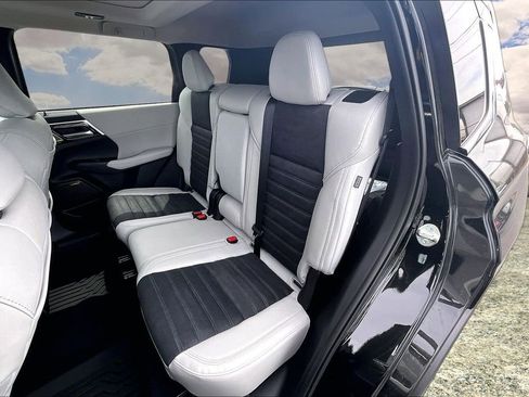 New 2026 Mitsubishi Outlander FWD image 10