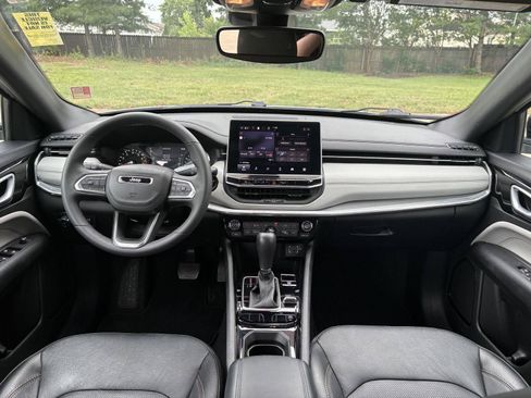 Used 2023 Jeep Compass Limited AWD/4WD image 11