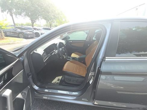 Used 2023 Volkswagen Jetta SEL FWD image 4