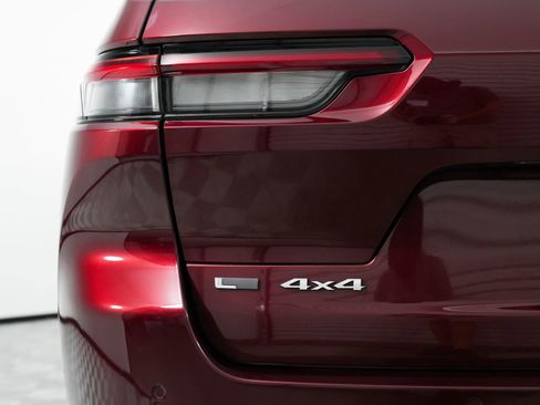 Used 2021 Jeep Grand Cherokee L Limited w/ Luxury Tech Group II image 17