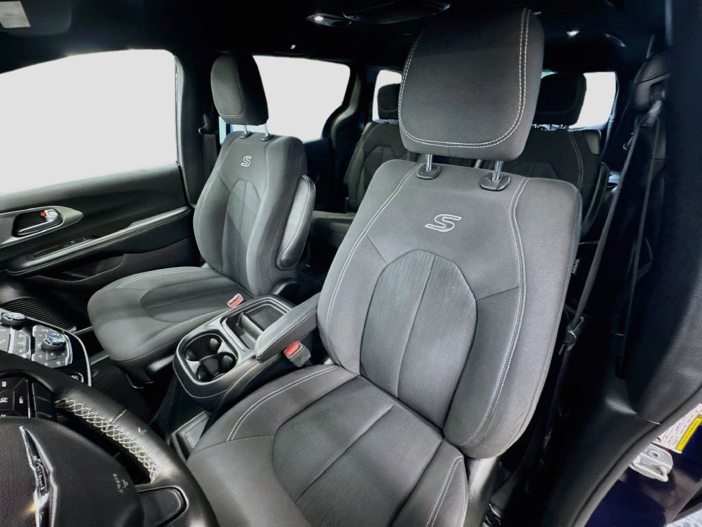 Used 2019 Chrysler Pacifica Touring Plus w/ S Appearance Package FWD image 18